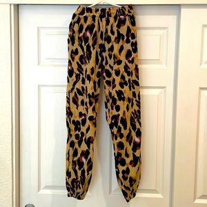 leopard print capris with pockets